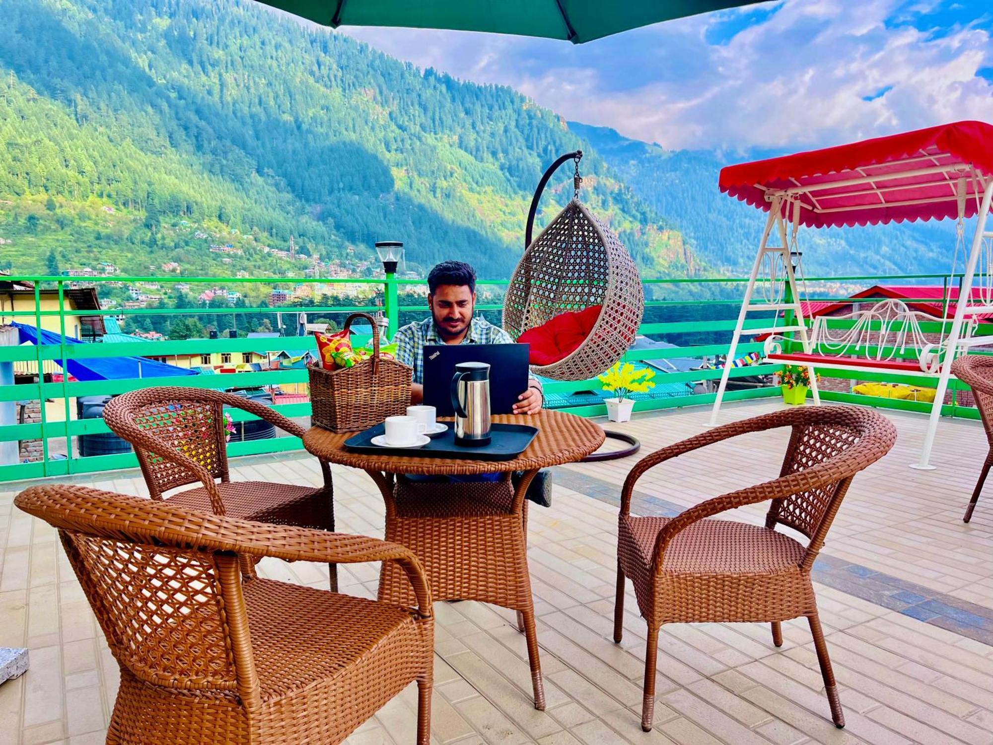 The Vista Legacy Resort, Manali - #Near Mall Road #Centrally Heated & Air Cooled Rooms #Big Parking #Best Selling #Premium Rooms #Luxury Collection #Open Terrace #Lift #Playing Zone #Property Of The Year مايالي المظهر الخارجي الصورة